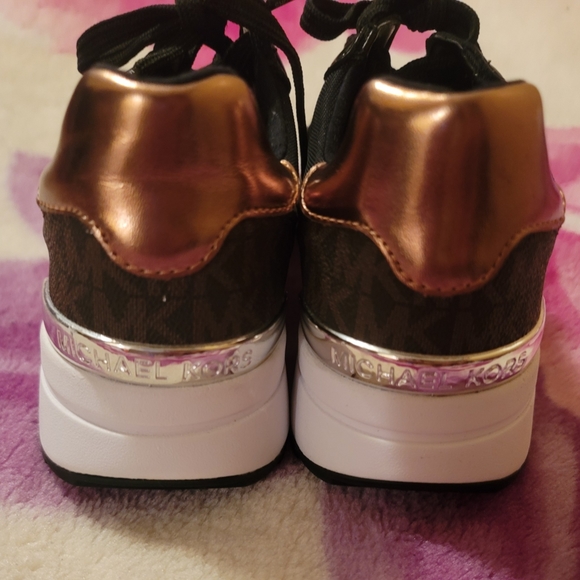 Michael Kors Women's Brown & Black Glitter Sneakers Shoes Size 7.5 - Picture 5 of 9